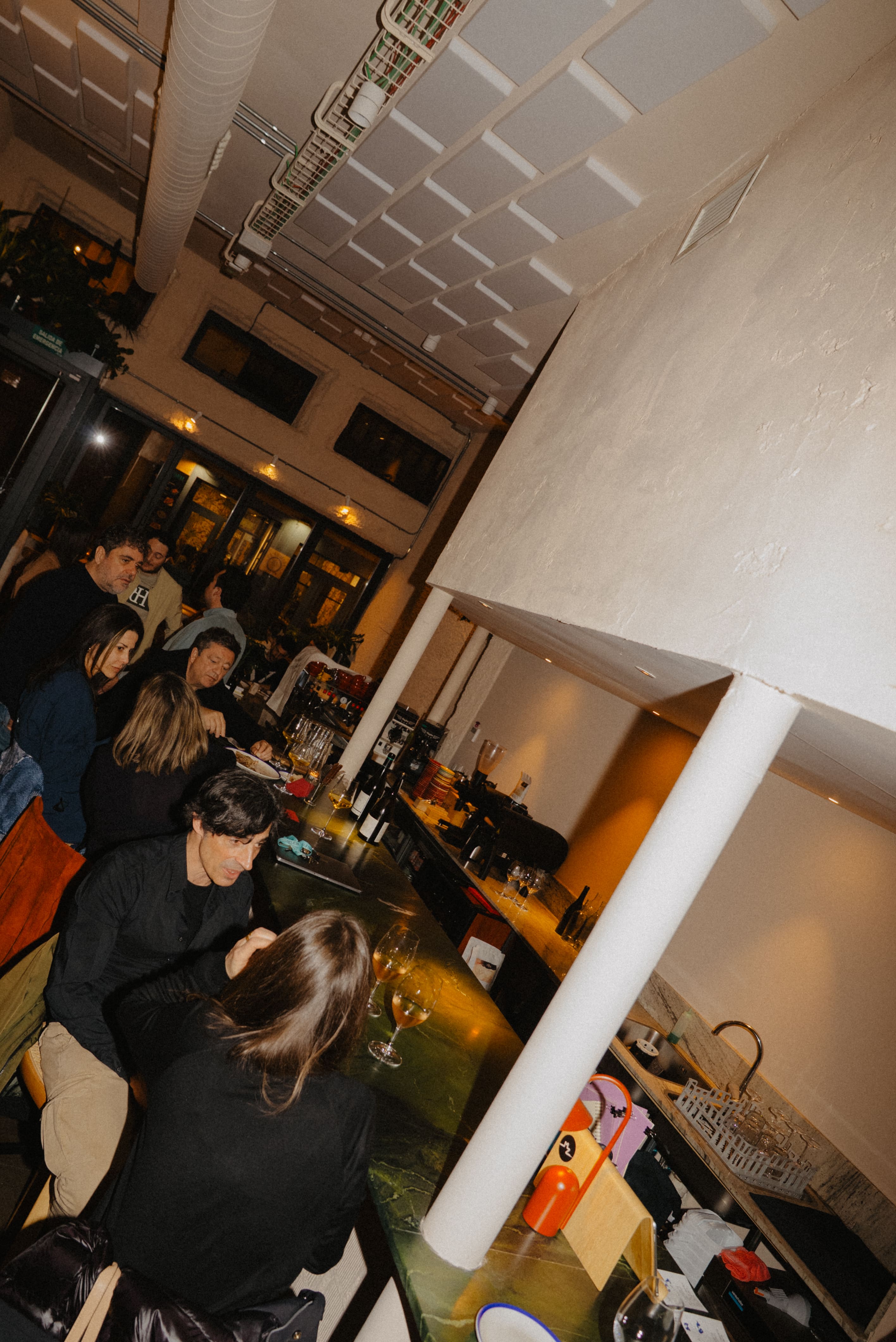 Filosofía Roots — Conexión social y cultura de bar